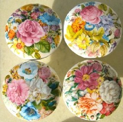 <b>Cabinet Knob w/ Flower Bouquets</b>